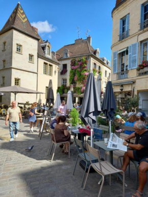 Гостиница La Charmette sur les Halles de Dijon Centre historique  Дижон